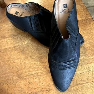 Women’s White  Mountain Western mules Size 8 worn once